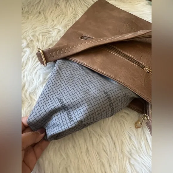 Swiss Gear Crossbody - Picture 8 of 10